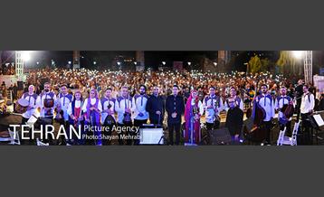 اجرای خیابانی محمد معتمدی و ارکستر سازهای ملی ایران در بوستان آب و آتش 34