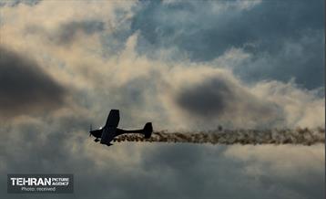 مانور ویژه هواپیماهای فوق سبک بر فراز برج میلاد 6