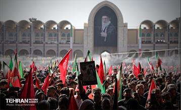 اقامه نماز بر پیکر آقای شهید ایران - 3 5