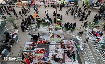 پیاده‌روی زائرین اربعین حسینی در مسیر نجف به کربلا 33