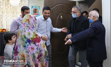 حضور شهردار تهران در منزل خانواده شهید عبدالله باقری 1