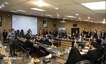 دیدار شهردار تهران با نخبگان و خانواده های شهدای منطقه 14