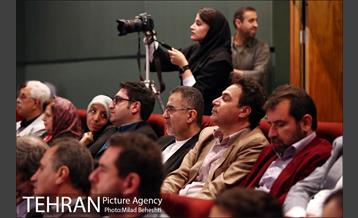 افتتاحیه مستند زمستان است 12