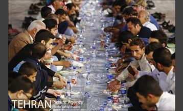 افطاری ساده در ایوان انتظار میدان ولیعصر(عج) 21