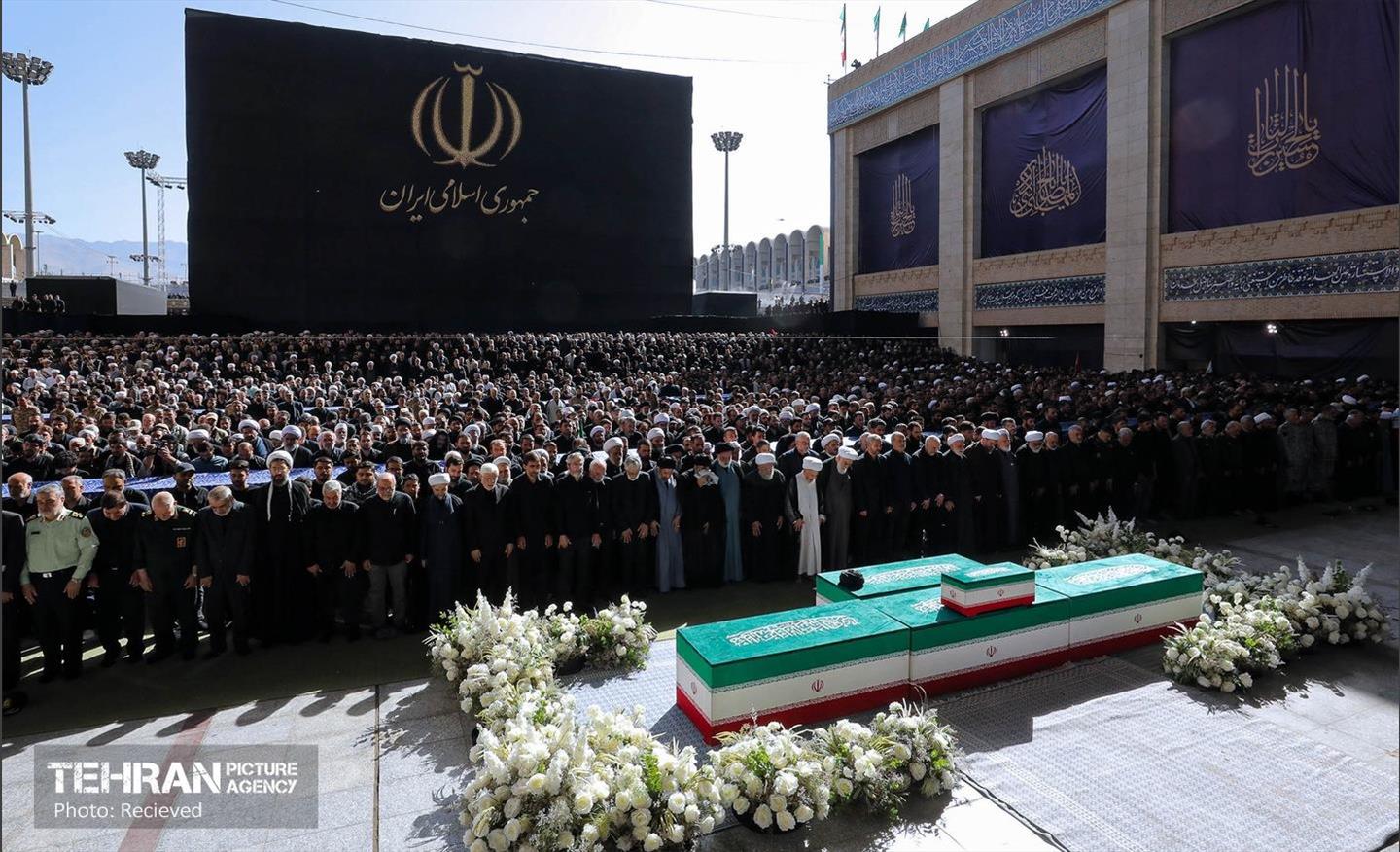 اقامه نماز بر پیکر آقای شهید ایران - ۲