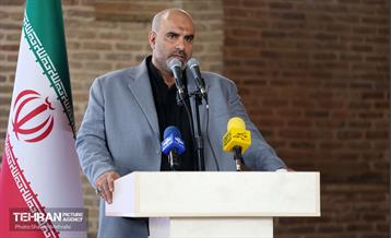 رونمایی از سردیس چهره‌های ماندگار در شهر تهران 20