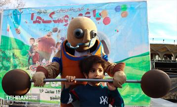 ویژه برنامه باغ عروسک‌ها در بوستان دانشجو 1