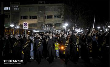 عزاداری شب عاشورا در میدان منیریه  20