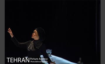 نمایش سه روایت از زندگی‎ 19