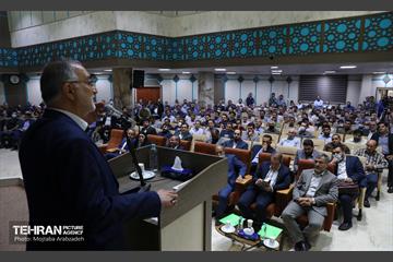 دیدار صمیمانه شهردار تهران با کارکنان شهرداری منطقه هشت