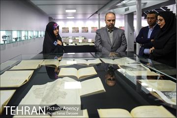 بازدید مدیرکل دفتر شهردار تهران از نمایشگاه دائمی نقشه 11