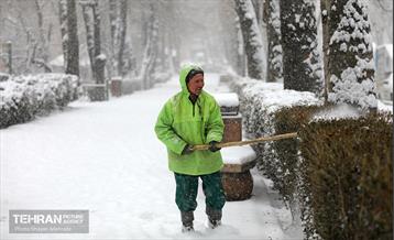 عملیات برف‌روبی در پایتخت 13