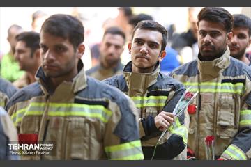 مسابقه پله‌نوردی آتش‌نشانان در برج میلاد 60