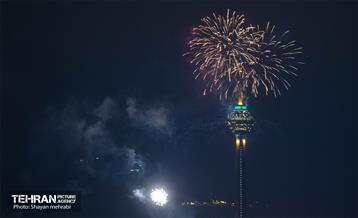 نورافشانی جشن پیروزی انقلاب اسلامی در میدان آزادی 8