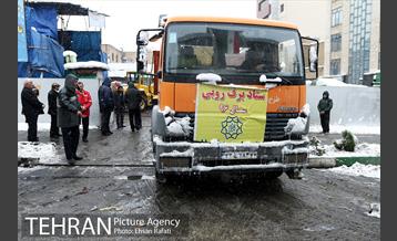 بازدید شهردار تهران از ستاد برف روبی منطقه 11 7