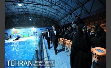 حضور خانواده هاى کارکنان شهردارى تهران در دلفیناریوم برج میلاد به همراه شهردار تهران 2