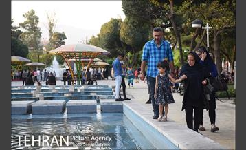 بعدازظهر تابستانی در میدان نبوت (هفت حوض) 19