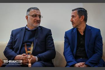 قرار خدمت؛ دیدار شهردار تهران با خانواده شهید آرمان علی وردی 10