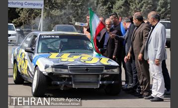 مراسم بدرقه قهرمان دریفت ایران در پیست آزادی 19