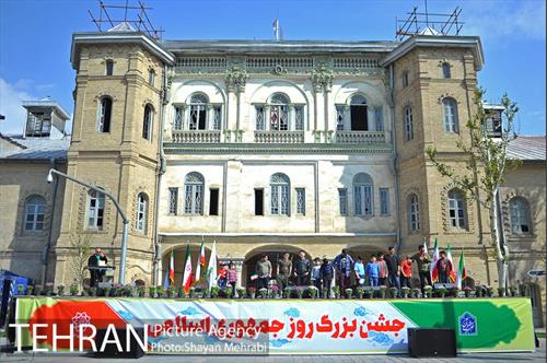 جشن بزرگ روز جمهوری اسلامی با حضور عمو پورنگ 8