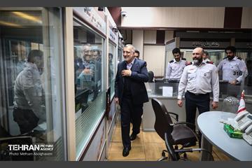 بازدید شهردار تهران از ستاد فرماندهی عملیات آتش نشانی 9