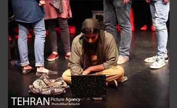 نمایش به طرز‎ 14