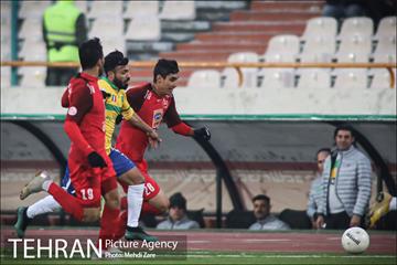 دیدار تیم های پرسپولیس  و صنعت نفت آبادان 5