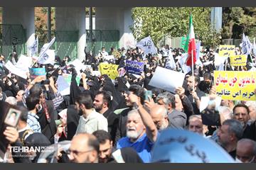 راهپیمایی نمازگزاران نماز جمعه تهران در اعتراض به حوادث اخیر