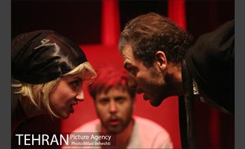 نمایش هنگامه ای که هملت به دست جادوگران مکبث کشته شد‎ 1