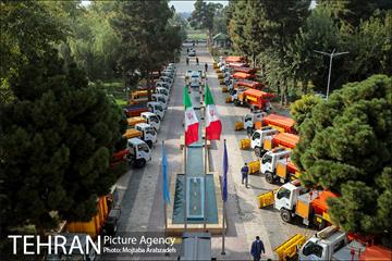 بازدید شهردار تهران از تجهیزات سازمان پسماند صالح آباد 5