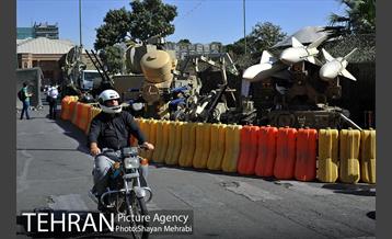 نمایشگاه دفاع مقدس در میدان بهارستان 22