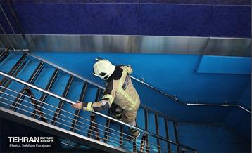 مسابقه پله‌نوردی آتش‌نشانان در برج میلاد 30