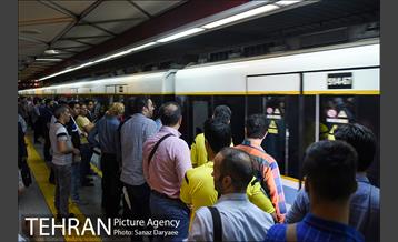 پرفورمنس داوران فوتبال در ایستگاه هفت تیر 8