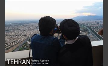 استهلال هلال ماه شوال از فراز برج میلاد تهران 12