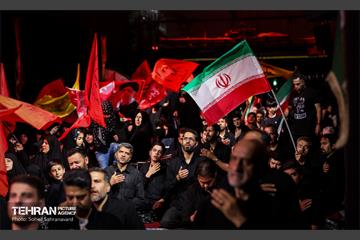 عزاداری شب پنجم محرم به نیابت از «رهبر شهید انقلاب»