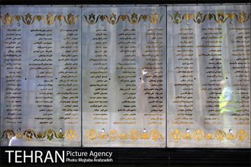 نصب اولین یادبود شهدا در میدان امام خمینی 7
