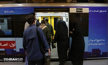 خدمات شرکت بهره برداری مترو تهران به شرکت کنندگان در مراسم ارتحال امام خمینی(ره) 36