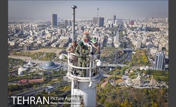 پرش با چتر از برج پرچم 28