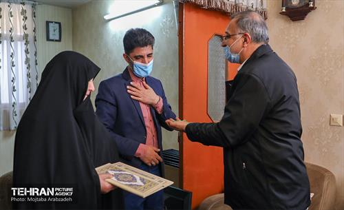 حضور شهردار تهران در منزل شهید ارشد محمودی 12