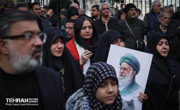 تشییع پیکر ۱۰۰ شهید مردمی و مدافع امنیت در تهران - 3 30