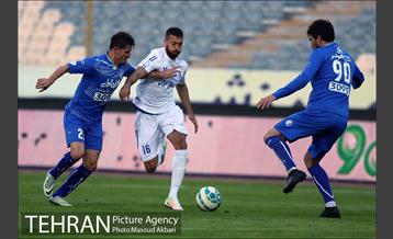 دیدار تیم‌ های فوتبال استقلال تهران و استقلال خوزستان