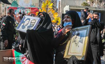 مراسم تشییع پیکر دو شهید گمنام دفاع مقدس در منطقه 11