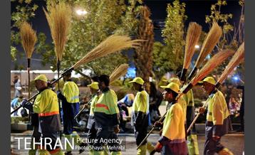 شروع بکار نیروهای خدمات شهری بعد از پایان مراسم ارتحال امام خمینی (ره) 17