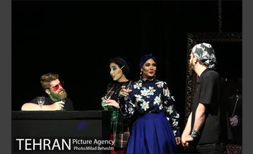 نمایش شبی بیرون از خانه 7