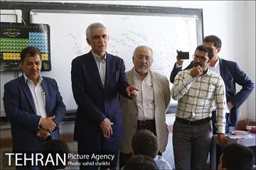 بازدید شهردار تهران از دبیرستان البرز 15