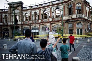 بازدید شهردار تهران از خسارت آتش سوزی اخیر میدان حسن آباد 13