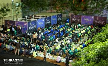 ضیافت یک هزار نفری افطار شهرداری منطقه 10