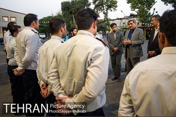 بازدید شهردار تهران از خسارت آتش سوزی اخیر میدان حسن آباد 35