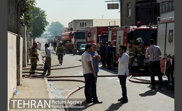 آتش سوزی انبار کالا در خیابان فداییان اسلام 23