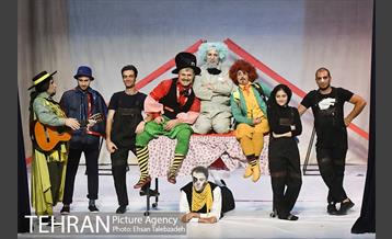 نمایش «مخ پریشون های شلم‎» 30